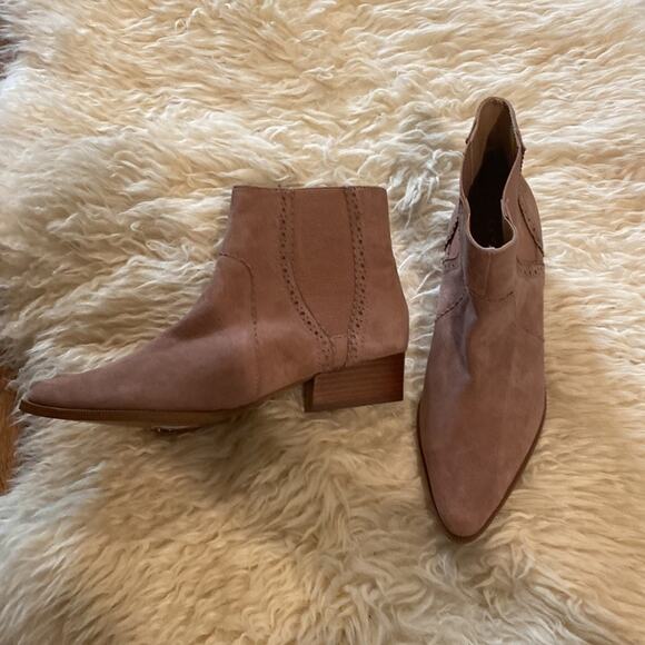 Joe’s Jeans Women’s Rose Mica Chelsea Bootie NWOB Sz 6M Suede Pointed Toe - Picture 2 of 9